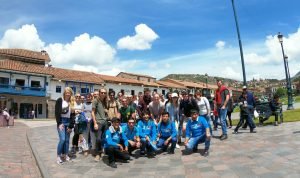 walking tour cusco with the blue team